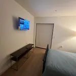 Apartment In Hollywood!!